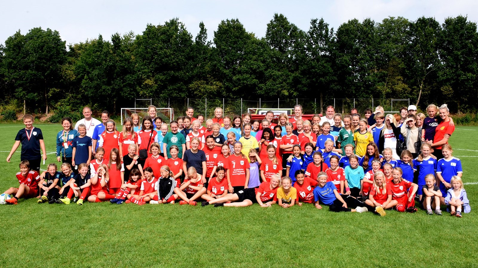 Fejring af det sjove i fodbold: Til pigefestival i Måløv